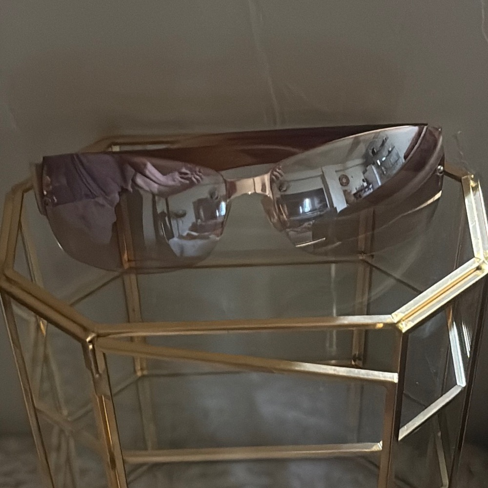 Liz Claiborne Gold Sunglasses - Picture 3 of 14